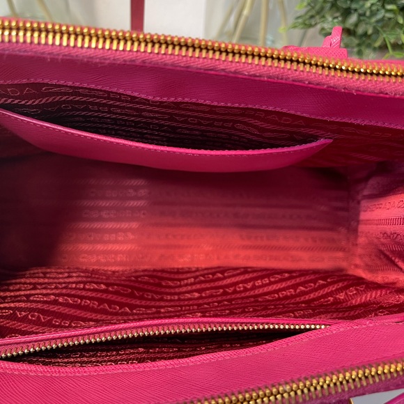 ๐PRADA Saffiano Lux FUXIA two way bag๐ - Picture 10 of 17